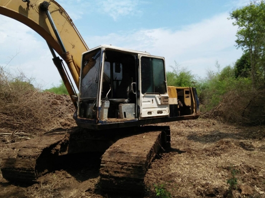 Komatsu 200-5 เครื่องเดิม ปั้มเดิม พร้อมทำงานหาเงิน ภายในสวย ไฟฟ้าครึ่งนึง