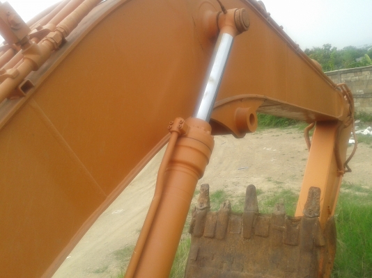 ขายรถแมคโฮ 200 ฮิตาชิ รุ่น  EX 200 K - 2  ขายตามสภาพ