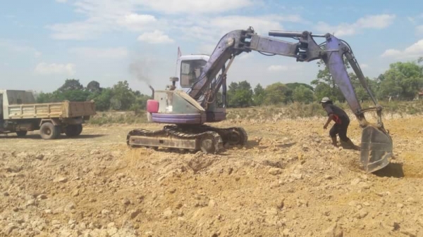 ขาย 395,000 บาท KOMATSU PC 75 UU-2 เครื่องดี ปั้มแรง โช่หนา  เอวแน่น พร้อมใช้งาน เอกสารชื้อขาย   รถอยู่ จ.อำนาจเจริญ โทร&amp;ไอดีไลน์ 0610710295