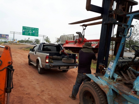 tractor-backhoe จัดส่ง โรตารี่ ขนาดยาว พร้อมยอยเพลาปั่นโรตารี่ ให้ลูกค้าบุรีรัมย์ครับ
