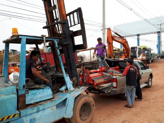 tractor-backhoe จัดส่ง โรตารี่ ขนาดยาว พร้อมยอยเพลาปั่นโรตารี่ ให้ลูกค้าบุรีรัมย์ครับ