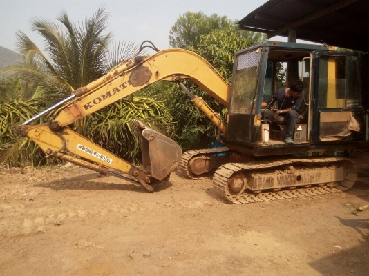 ขายรถขุดแบ็คโฮ KOMATSU PC60-5  เครื่อง ปั้มดี ช่วงล่างแน่น บอดี้สวย เอกสารอินวอย อยู่จังหวัดเลย 270,000บ. สนใจ 0835601591 หรือ 0903494058