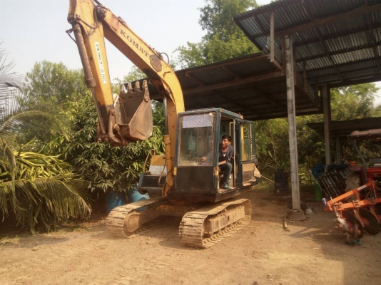 ขายรถขุดแบ็คโฮ KOMATSU PC60-5  เครื่อง ปั้มดี ช่วงล่างแน่น บอดี้สวย เอกสารอินวอย อยู่จังหวัดเลย 270,000บ. สนใจ 0835601591 หรือ 0903494058