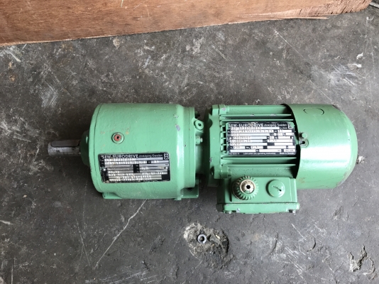 ขายมอเตอร์เกียร์ SEW eurodrive 0.09kw. 380V อัตราทด 1:97.7 มีระบบเบรคในตัว เพลาออกประมาณ 10รอบต่อนาที สภาพสวย วิ่งนิ่ม พร้อมใช้งาน ขายมอเตอร์เกียร์ SEW eurodrive 0.09kw. 380V อัตราทด 1:97.7 มีระบบเบรคในตัว เพลาออกประมาณ 10รอบต่อนาที สภาพสวย วิ่งนิ่ม พร้อมใช้งาน
