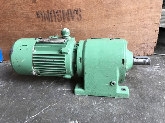 ขายมอเตอร์เกียร์ SEW eurodrive 0.09kw. 380V อัตราทด 1:97.7 มีระบบเบรคในตัว เพลาออกประมาณ 10รอบต่อนาที สภาพสวย วิ่งนิ่ม พร้อมใช้งาน ขายมอเตอร์เกียร์ SEW eurodrive 0.09kw. 380V อัตราทด 1:97.7 มีระบบเบรคในตัว เพลาออกประมาณ 10รอบต่อนาที สภาพสวย วิ่งนิ่ม พร้อมใช้งาน