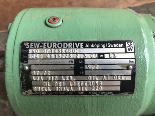 ขายมอเตอร์เกียร์ SEW eurodrive 0.09kw. 380V อัตราทด 1:97.7 มีระบบเบรคในตัว เพลาออกประมาณ 10รอบต่อนาที สภาพสวย วิ่งนิ่ม พร้อมใช้งาน ขายมอเตอร์เกียร์ SEW eurodrive 0.09kw. 380V อัตราทด 1:97.7 มีระบบเบรคในตัว เพลาออกประมาณ 10รอบต่อนาที สภาพสวย วิ่งนิ่ม พร้อมใช้งาน