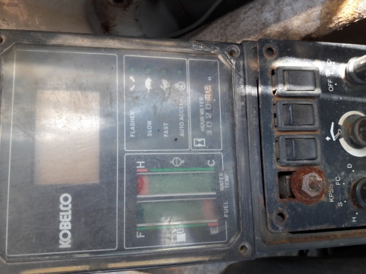 ขายค่ะ..KOBELCO SK200-1  มาร์คทรี  รถสวย  สภาพดี  ยังไม่เคยใช้งานในไทย  เอกสารอินวอยครบ  ลองระบบกันได้ทุกวัน โทร  089-3818694  ดวงนภา