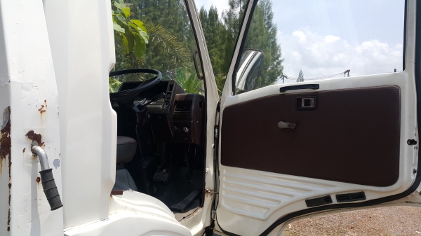 Hino km กระบะยาว5.5 เมตร Hino km กระบะยาว5.5 เมตร