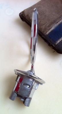 ดาวลอยกระโปรงหน้าเบนซ์ ช่อมะกอกดำ