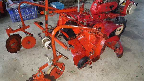 รถยกร่อง คลุมพสาติก อุปกรณ์ครบ สอบถามได้ต่อรองได้ขายได้ขาย