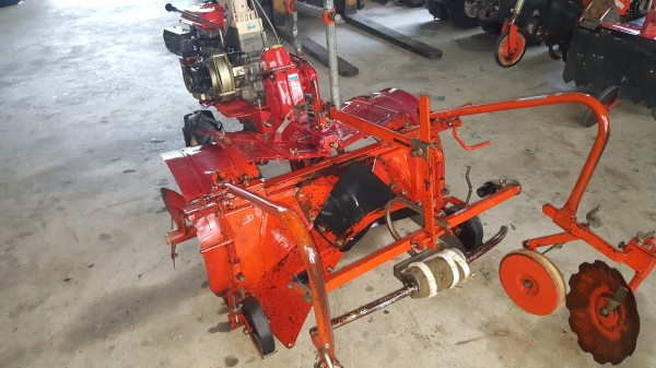 รถยกร่อง คลุมพสาติก อุปกรณ์ครบ สอบถามได้ต่อรองได้ขายได้ขาย