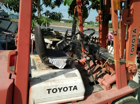 ขายด่วน รถฟอร์คลิฟต์  2.5ตัน  เสา3เมตร  เบนซิน เพียง  90000