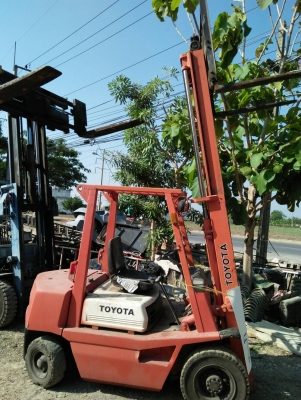 ขายด่วน รถฟอร์คลิฟต์  2.5ตัน  เสา3เมตร  เบนซิน เพียง  90000