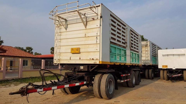 ขาย ลูกพ่วงสามมิตรสามเพลาดั้ม ปี 55 สูง 2.20 เมตร กว้าง  2.40 เมตรยาว 6.80 เมตร สภาพสวย พร้อมใช้งาน เอกสารพร้อมโอน สนใจติดต่อเรา ดำสุโขทัย โทร 081-7855503 , 089-7087998 หรือเยี่ยมชมเว็ปไซได้ที่ www.dum-sukhothai.com เรายินดีให้บริการค่ะ