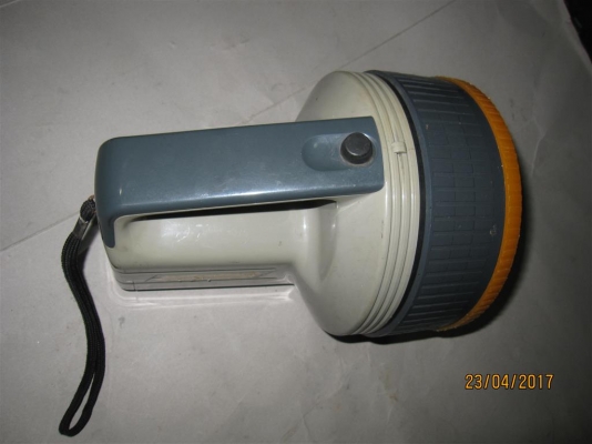 ไฟฉายฉุกเฉินในรถ ใช้ไฟ 12 V. ต่อจากที่จุดบุหรี่ในรถ ไฟฉายฉุกเฉินในรถ ใช้ไฟ 12 V. ต่อจากที่จุดบุหรี่ในรถ