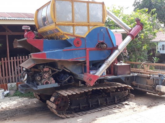 ขายรถเกียวข้าว ไทเจริญ 10 23 195 โบ อุ้ม 2 ตัน  ปรับระดับ โซ่ 45 ข้อ ลุนเล่อ 11 ลูก พร้อมใช้งาน 290000 ต่อรอง 0928621172