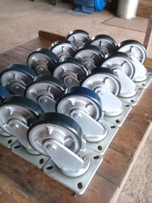 ชุดลูกล้อเหล็กหล่อยางยูริเทนน้ำเงินป้ายแดง