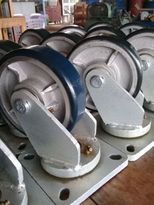 ชุดลูกล้อเหล็กหล่อยางยูริเทนน้ำเงินป้ายแดง