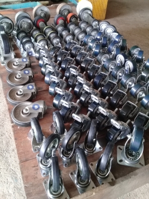 ชุดล้อเหล็กหล่อยางยูริเทนน้ำเงินสต๊อกป้ายแดง