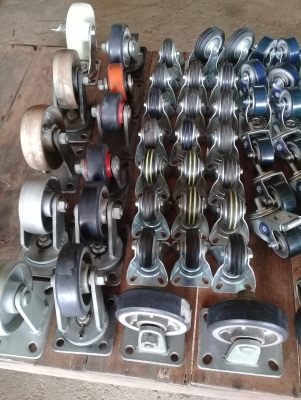 ชุดล้อเหล็กหล่อยางยูริเทนน้ำเงินสต๊อกป้ายแดง