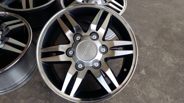 ขายล้อแม็ก Isuzu ก้ามปู 16&quot; สนใจติดต่อร้าน ก.เจริญการยางครับ 081-3747940