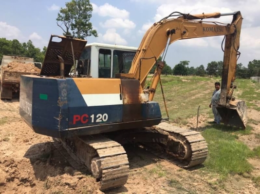 KOMATSU PC120-5 ราคา 495,000 บาท เครื่องดี ปั้มแรง โช่หนา เอวแน่น ไฟฟ้าตัด เอกสารอินวอยท์   รถอยู่ จ.สกลนคร โทร&amp;ไอดีไลน์ 0610710295