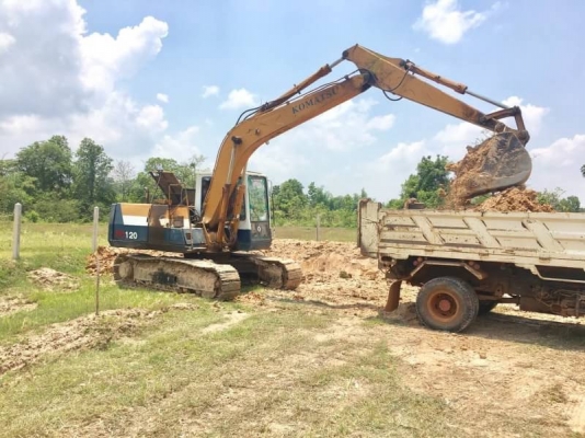KOMATSU PC120-5 ราคา 495,000 บาท เครื่องดี ปั้มแรง โช่หนา เอวแน่น ไฟฟ้าตัด เอกสารอินวอยท์   รถอยู่ จ.สกลนคร โทร&amp;ไอดีไลน์ 0610710295