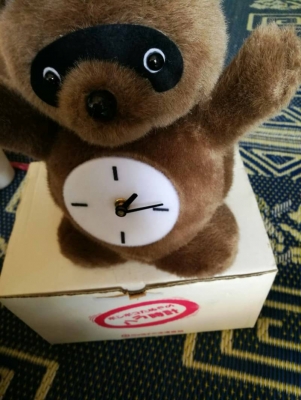 ขายคู่นี้400บาท ส่งฟรี โทร083-2000058 ตุ๊กตา+นาฬิกาเป็นของใหม่ ตุ๊กตาเป็นผ้ายืน-นั่งได้  และของประดับบ้านมีช่องเก็บเหรียญ