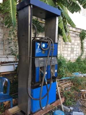 ตู้จ่ายน้ำมัน  ระบบดิจิตอล มี 4 หัวจ่าย สภาพเดิม แข็งแรง ทนทาน ราคา 90,000 บาท และถังน้ำมัน 10,000 ลิตร สีขาว ราคา 40,000 บาท สนใจติดต่อ คุณนี 099-6084359 ,ID Line : surawuth2
