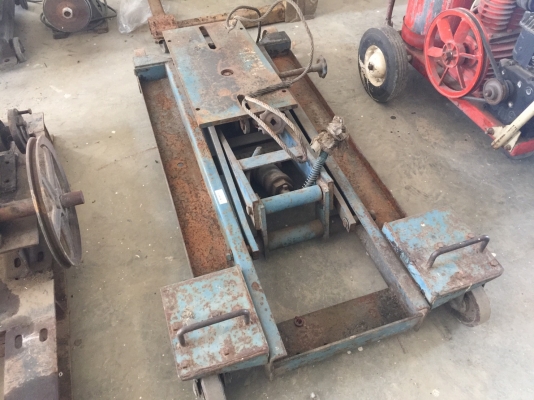 แม่แรงยกเกียร (อุปกรณ์ไม่ครบ) แม่แรงยกเกียร (อุปกรณ์ไม่ครบ)