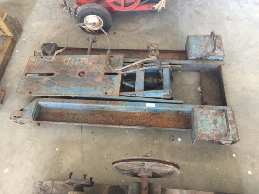 แม่แรงยกเกียร (อุปกรณ์ไม่ครบ)