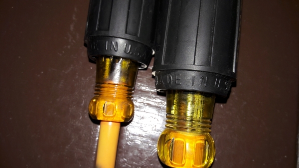 ขายไขควงงานไฟฟ้าด้ามกันไฟฟ้า 1000V แพ็คคู่แฉกแบน KLEIN MADE IN USA. ใหม่เก่าเก็บ ไม่มีผลิตแล้ว ขายไขควงงานไฟฟ้าด้ามกันไฟฟ้า 1000V แพ็คคู่แฉกแบน KLEIN MADE IN USA. ใหม่เก่าเก็บ ไม่มีผลิตแล้ว