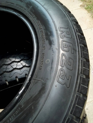 215/70R15 BRIDGESTONE R623 ดอกหนา ชุด 4 เส้น tel.081-427-3941 215/70R15 BRIDGESTONE R623 ดอกหนา ชุด 4 เส้น tel.081-427-3941