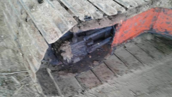 HITACHI EX 200-3ราคา 485,000 บาท เครื่องดี ปั้มแรง โช่หนา เอวแน่น ไฟฟ้ามี เอกสารเล่มทะเบียน  รถอยู่ จ.สุรินทร์ โทร&amp;ไอดีไลน์ 0610710295