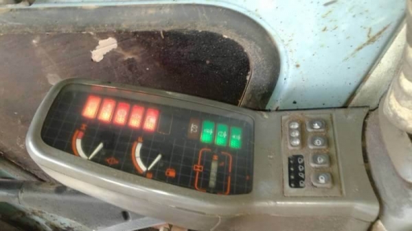 HITACHI EX 200-3ราคา 485,000 บาท เครื่องดี ปั้มแรง โช่หนา เอวแน่น ไฟฟ้ามี เอกสารเล่มทะเบียน  รถอยู่ จ.สุรินทร์ โทร&amp;ไอดีไลน์ 0610710295