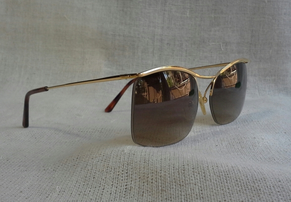 แว่นตาโกลด์ฟิลด์ฝรั่งเศสยุค &#039;70s &#039;เดอะ บิ๊กเนม&#039;  Vintage ESSILOR handmade in France
