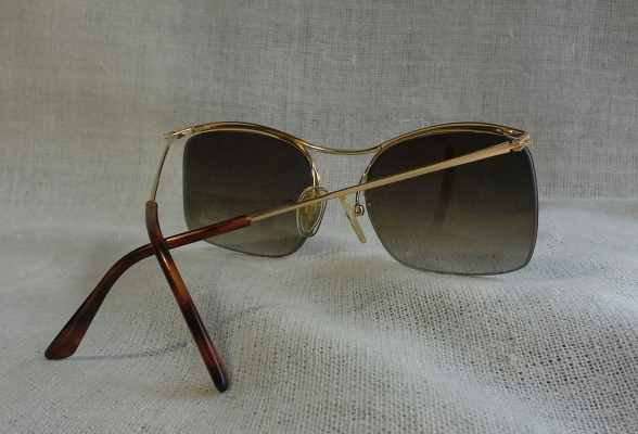 แว่นตาโกลด์ฟิลด์ฝรั่งเศสยุค &#039;70s &#039;เดอะ บิ๊กเนม&#039;  Vintage ESSILOR handmade in France