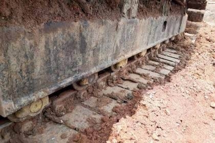 HITACHI EX200-2 ราคา 435,000 บาท สภาพพร้อมใช้งาน ไฟฟ้าอยู่ สภาพช่วงล่างดี โซ่ดี เอวแน่น เอกสารสัญญาซื้อขาย  รถอยู่ จ.กาฬสินธุ์  โทร&amp;ไอดีไลน์ 0610710295