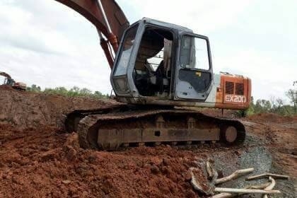 HITACHI EX200-2 ราคา 435,000 บาท สภาพพร้อมใช้งาน ไฟฟ้าอยู่ สภาพช่วงล่างดี โซ่ดี เอวแน่น เอกสารสัญญาซื้อขาย  รถอยู่ จ.กาฬสินธุ์  โทร&amp;ไอดีไลน์ 0610710295