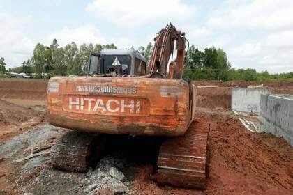 HITACHI EX200-2 ราคา 435,000 บาท สภาพพร้อมใช้งาน ไฟฟ้าอยู่ สภาพช่วงล่างดี โซ่ดี เอวแน่น เอกสารสัญญาซื้อขาย  รถอยู่ จ.กาฬสินธุ์  โทร&amp;ไอดีไลน์ 0610710295
