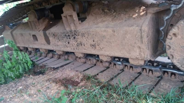 HITACHI EX200-2 ราคา 435,000 บาท สภาพพร้อมใช้งาน ไฟฟ้าอยู่ สภาพช่วงล่างดี โซ่ดี เอวแน่น เอกสารสัญญาซื้อขาย  รถอยู่ จ.กาฬสินธุ์  โทร&amp;ไอดีไลน์ 0610710295