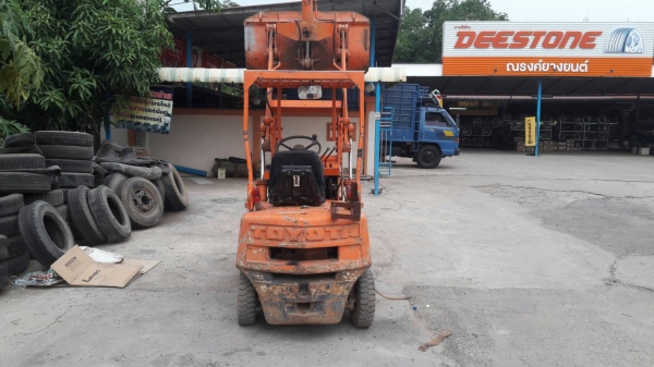 รถตักโตโยต้า 1.5 ตัน พร้อมใช้งาน