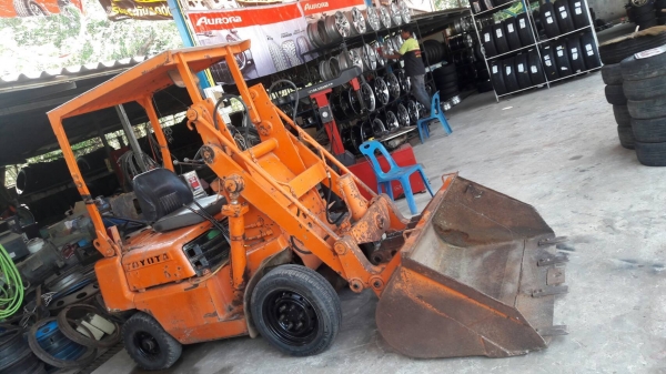 รถตักโตโยต้า 1.5 ตัน พร้อมใช้งาน