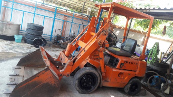 รถตักโตโยต้า 1.5 ตัน พร้อมใช้งาน
