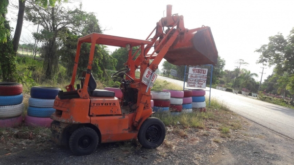 รถตักโตโยต้า 1.5 ตัน พร้อมใช้งาน
