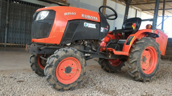 สามย่านแทรคเตอร์  ขายรถไถ KUBOTA B2140 2เพลา 186ชม.เข้าร่องอ้อยได้ รถพร้อมใช้งาน ราคา 175,000 มีรถขนส่งบริการ ร้านสามย่านแทรคเตอร์ อ.แกลง จ.ระยอง 0897489639,0818618678,0899347475 https://www.facebook.com/DC-Tractor-Rayong-3071545327?/shop? id line=0897489