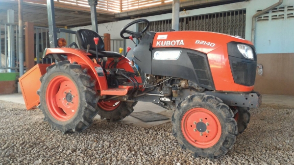 สามย่านแทรคเตอร์  ขายรถไถ KUBOTA B2140 2เพลา 186ชม.เข้าร่องอ้อยได้ รถพร้อมใช้งาน ราคา 175,000 มีรถขนส่งบริการ ร้านสามย่านแทรคเตอร์ อ.แกลง จ.ระยอง 0897489639,0818618678,0899347475 https://www.facebook.com/DC-Tractor-Rayong-3071545327?/shop? id line=0897489