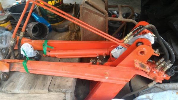 สามย่านแทรคเตอร์  ขายตัวตัก(ชุดบุ้งกี๋) ของใหม่ ใช้ติดตั้งกับรถไถ KUBOTA รุ่น B2140 และ B2410,2420,2440 ราคา 90,000 มีรถขนส่งบริการ ร้านสามย่านแทรคเตอร์ อ.แกลง จ.ระยอง 0897489639,0818618678,0899347475 https://www.facebook.com/DC-Tractor-Rayong-3071545327?