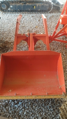 สามย่านแทรคเตอร์  ขายตัวตัก(ชุดบุ้งกี๋) ของใหม่ ใช้ติดตั้งกับรถไถ KUBOTA รุ่น B2140 และ B2410,2420,2440 ราคา 90,000 มีรถขนส่งบริการ ร้านสามย่านแทรคเตอร์ อ.แกลง จ.ระยอง 0897489639,0818618678,0899347475 https://www.facebook.com/DC-Tractor-Rayong-3071545327?