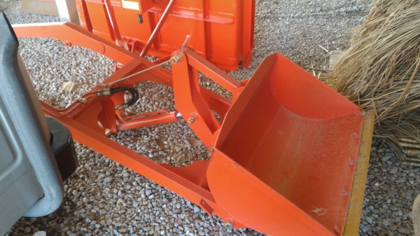 สามย่านแทรคเตอร์  ขายตัวตัก(ชุดบุ้งกี๋) ของใหม่ ใช้ติดตั้งกับรถไถ KUBOTA รุ่น B2140 และ B2410,2420,2440 ราคา 90,000 มีรถขนส่งบริการ ร้านสามย่านแทรคเตอร์ อ.แกลง จ.ระยอง 0897489639,0818618678,0899347475 https://www.facebook.com/DC-Tractor-Rayong-3071545327?